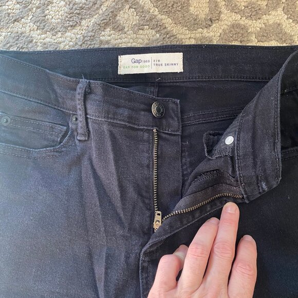 GAP1969 Gap For Good Black True Skinny Jeans, size 27R - Picture 2 of 4